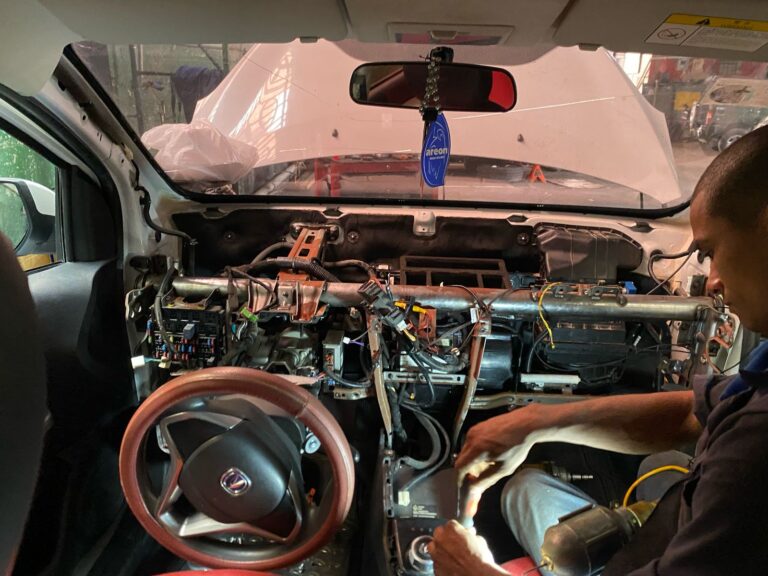 Mantenimiento de aire acondicionado de vehículo