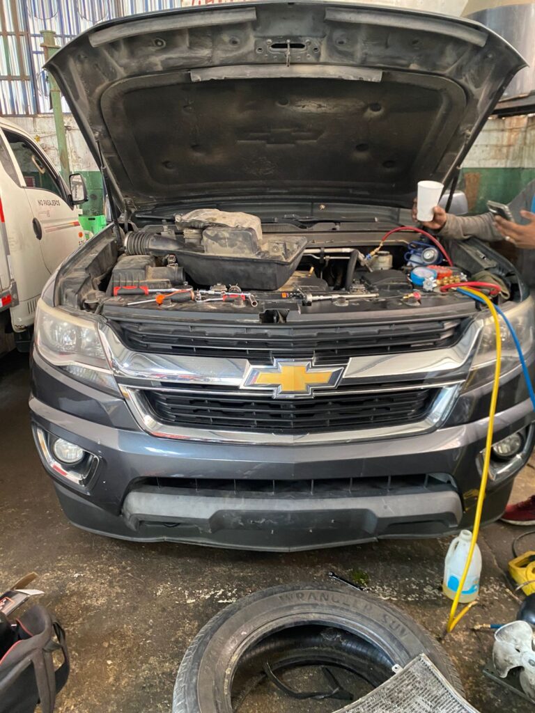 Servicio de aire acondicionado automotriz
